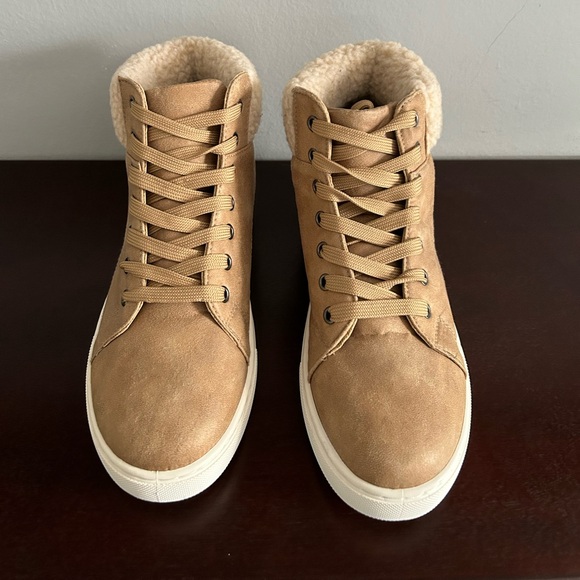 NWOT Cliffs by White Mountain boots women’s size 7 tan suede with fur trim - Picture 3 of 10